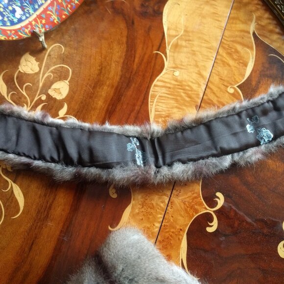 Gorgeous Vintage Fur Hand/Neck Collar & Muff Hand Warmer with Wrist Strap - Picture 6 of 6